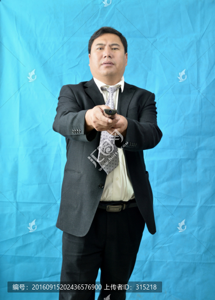 按遙控的男人