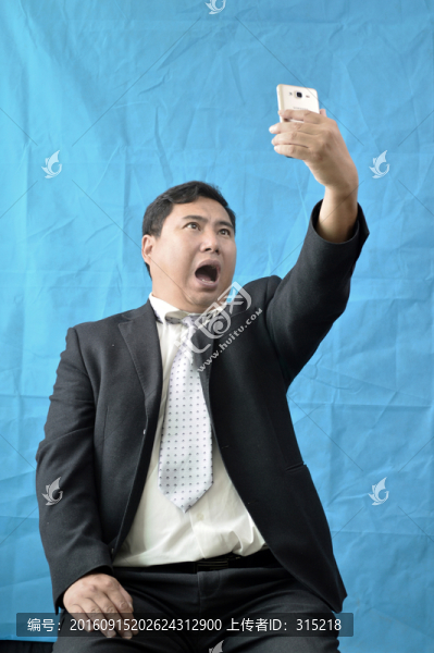 自拍的男人