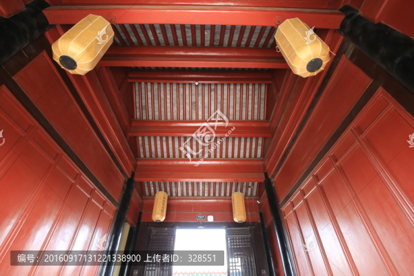 古建筑的房梁燈籠