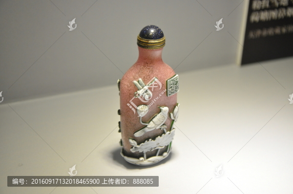 蜻蜓花鳥鼻煙壺
