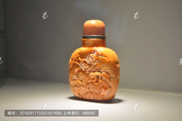 單色浮雕鼻煙壺