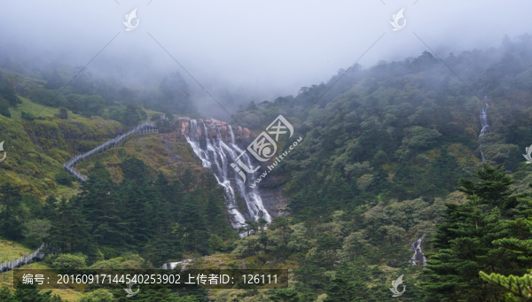大霧中的轎子山