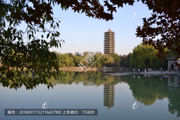 湖邊秋色