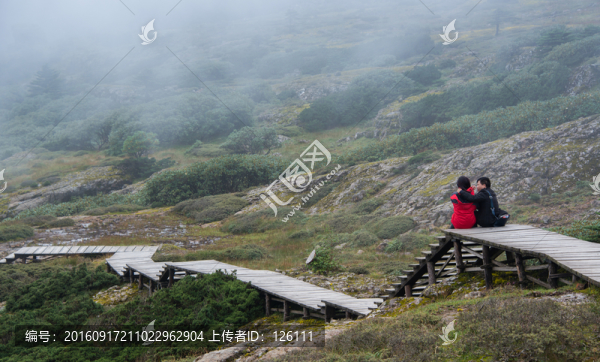 大霧中的轎子山