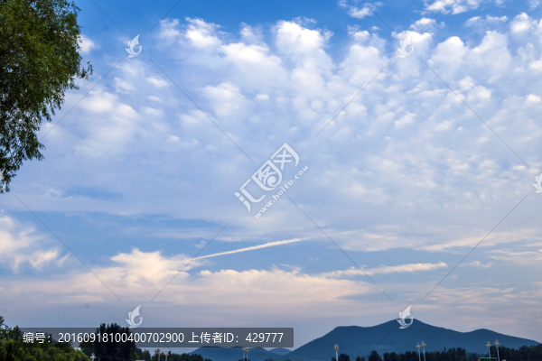 藍(lán)天白云