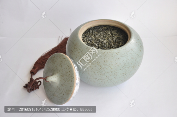 打開的茶葉罐