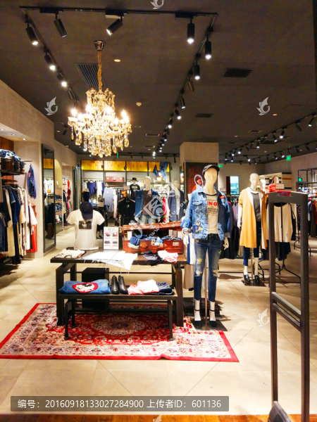 高檔服裝店設(shè)計(jì)