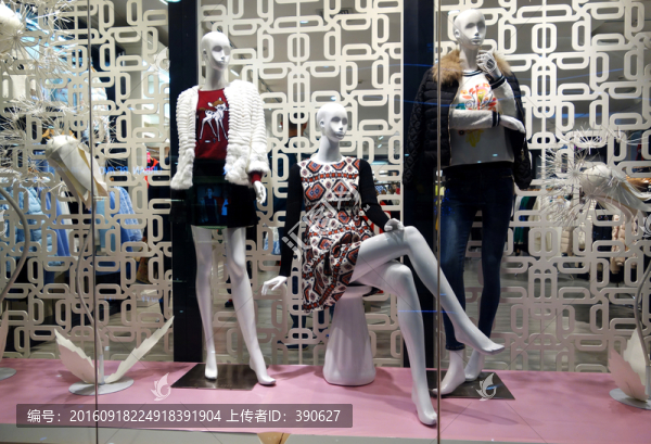 服裝店櫥窗模特