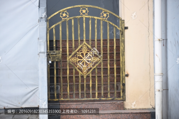 鐵門(mén)
