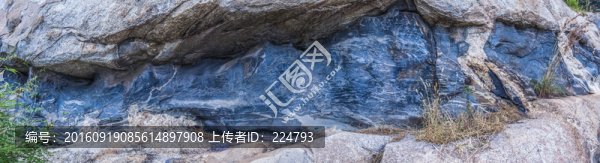 夾層中的彩石