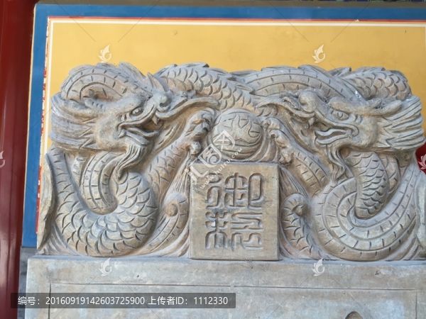 獨占鰲頭