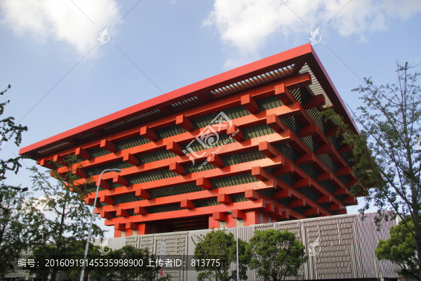藍(lán)天白云紅色中國館
