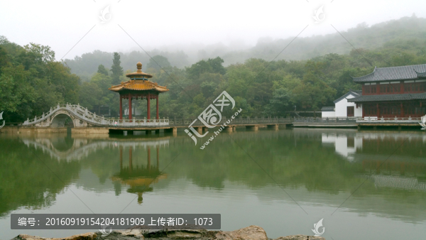 霧中瑯琊山深秀湖