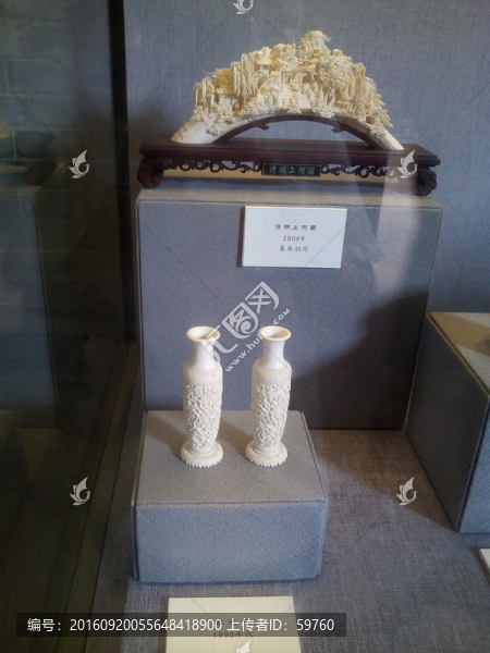 象牙雕刻花瓶和清明上河圖