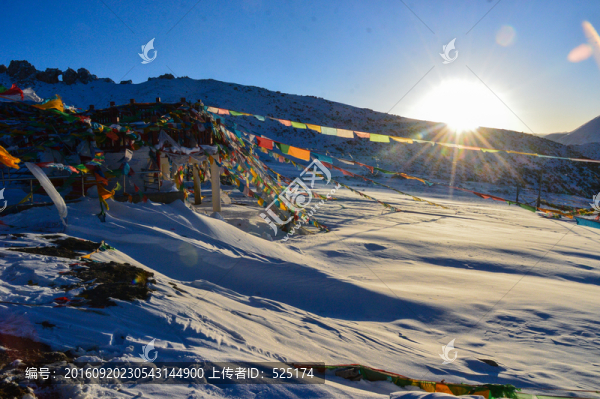 日出雪山