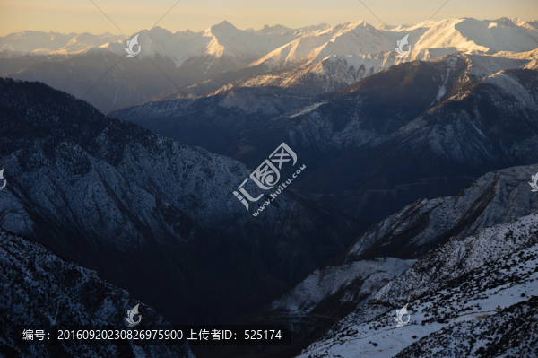 日出雪山