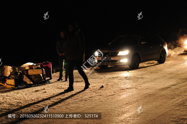 雪地上的車隊