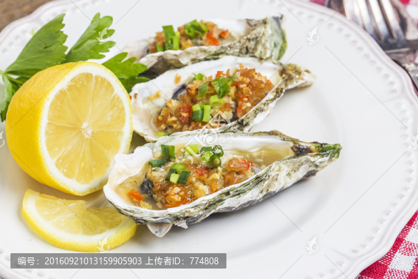 蒜茸烤生蠔