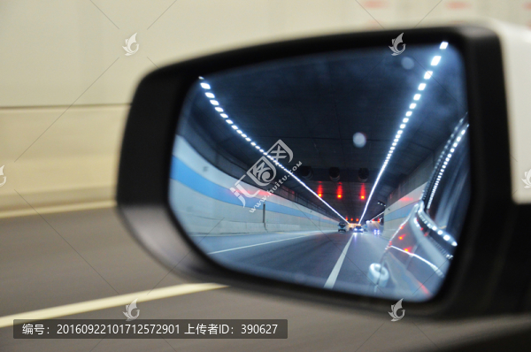 反光鏡里看隧道