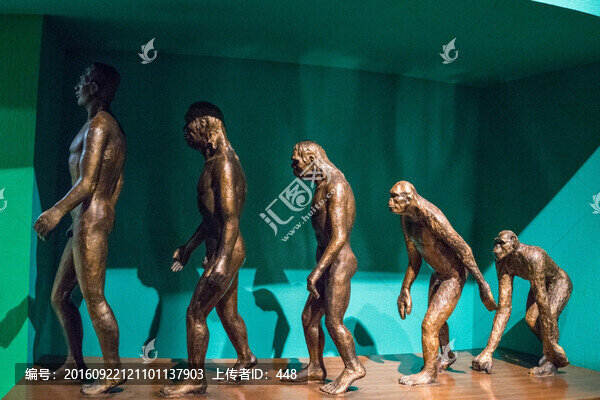 從猿到人雕像