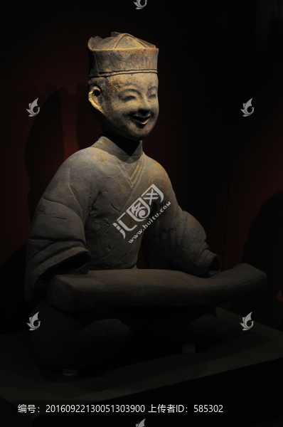 漢代撫琴陶俑