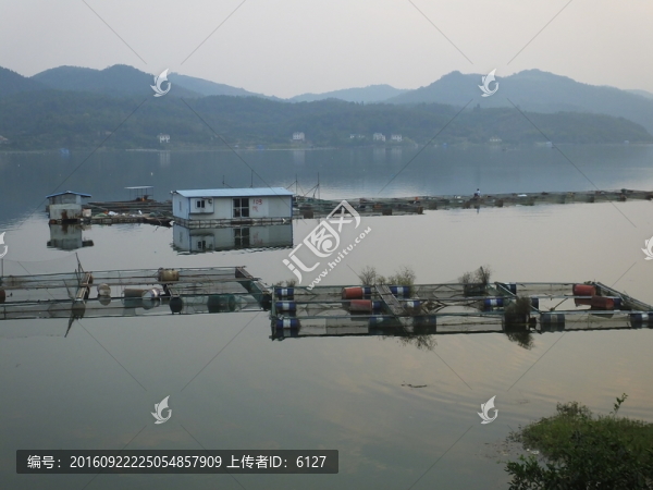 環(huán)保網(wǎng)箱養(yǎng)魚