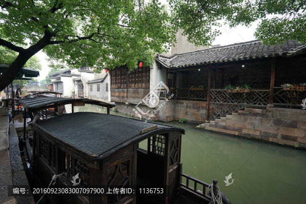 古鎮(zhèn)烏篷船