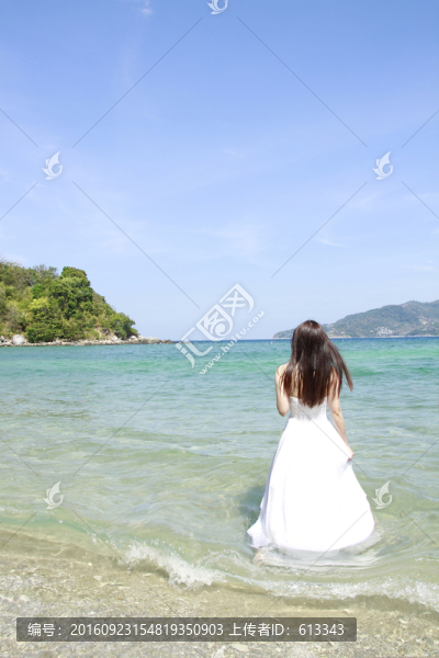 海灘上的白衣少女的夢(mèng)想
