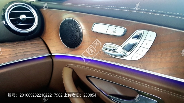 轎車內(nèi)飾