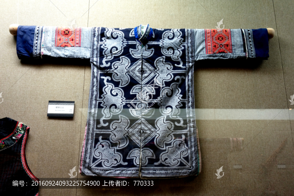 苗族服飾,蠟染上衣