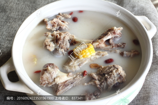 豬筒骨煲