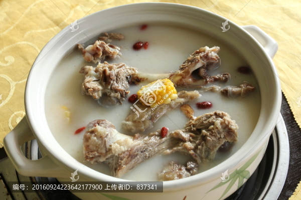 豬筒骨煲