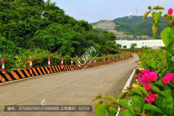 盤山公路,公路安全設(shè)施,群山