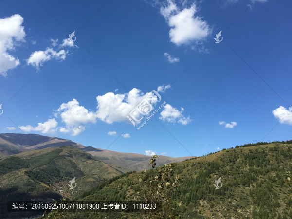 天空,山巒