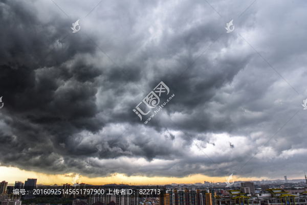 暴風(fēng)雨前夕