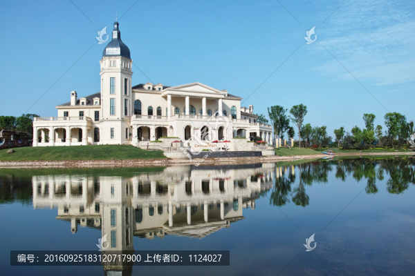 水邊的建筑