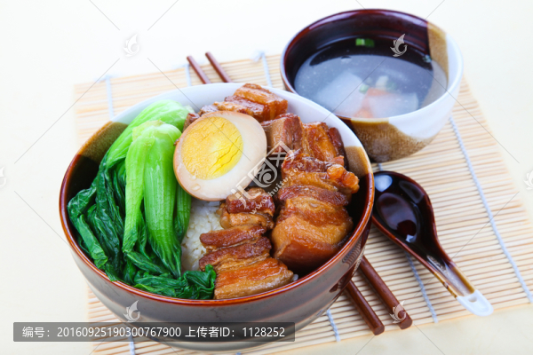 鹵肉飯