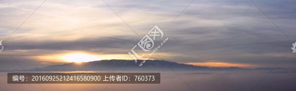 大氣如畫仙境山峰