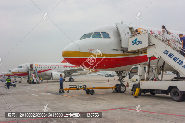 飛機(jī)場(chǎng),登機(jī)