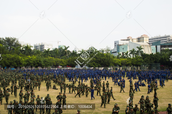 大學(xué)軍訓(xùn)照片集訓(xùn)散場