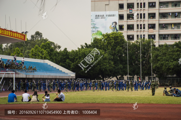 軍訓(xùn)閱兵儀式之棍術(shù)展示