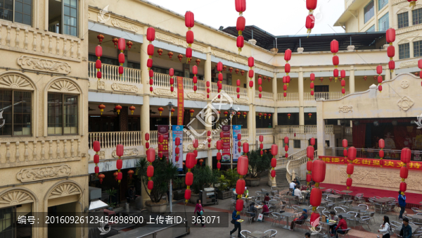 ?？隍T樓美食街內(nèi)景