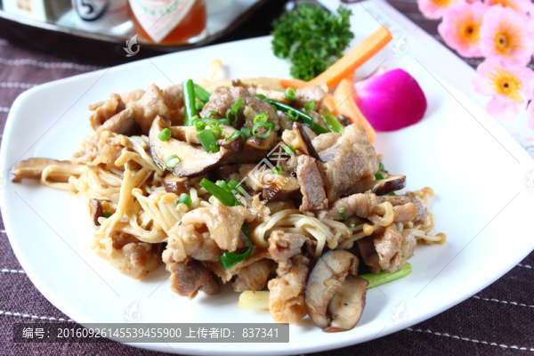 雜菇炒肥牛