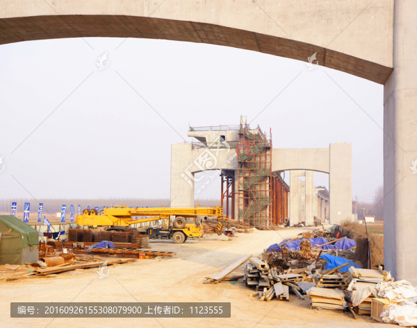 建設(shè)中的大橋