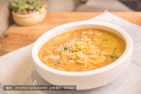 五花肉酸菜燉粉條
