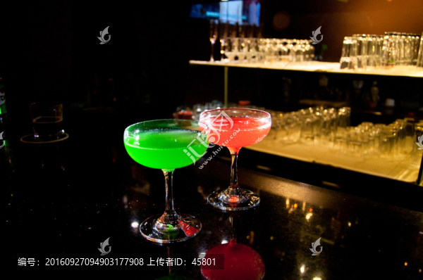 兩杯果酒