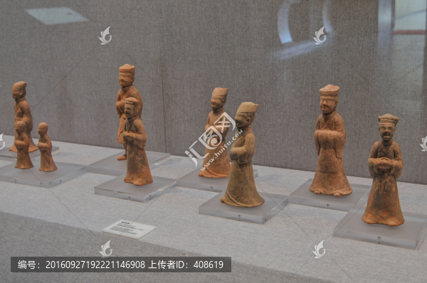 陶侍俑