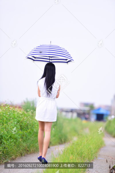 戶外美女背影