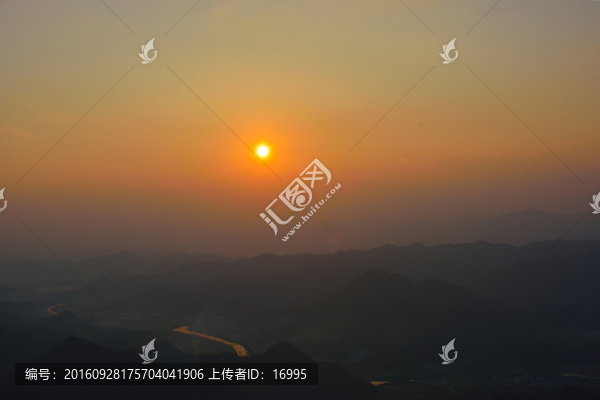 安徽績溪縣龍須山日出