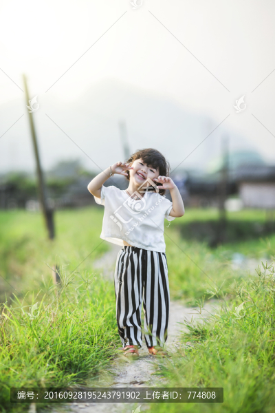 田園小女孩